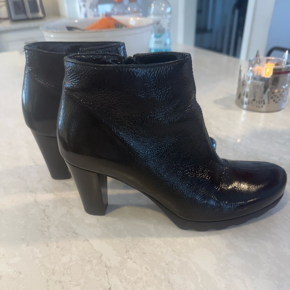 La Canadienne Black Patent Leather Ankle Boots 9.5 heels